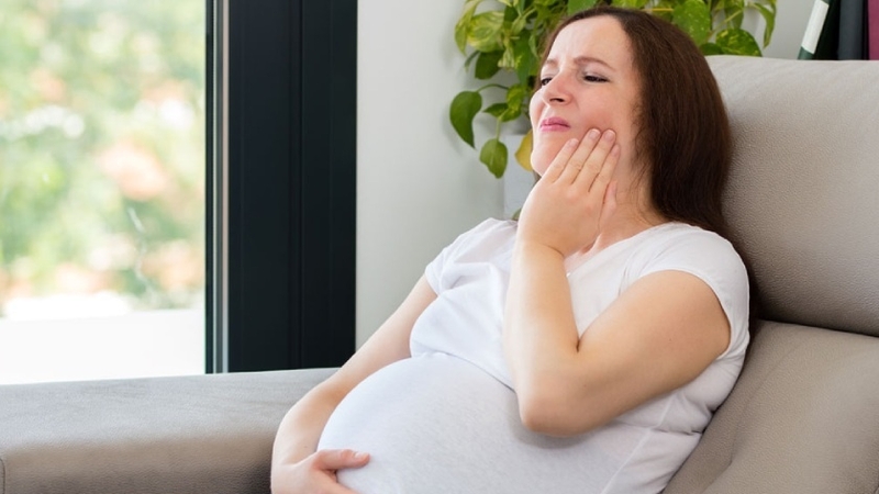 Bà bầu đau răng có được điều trị không?